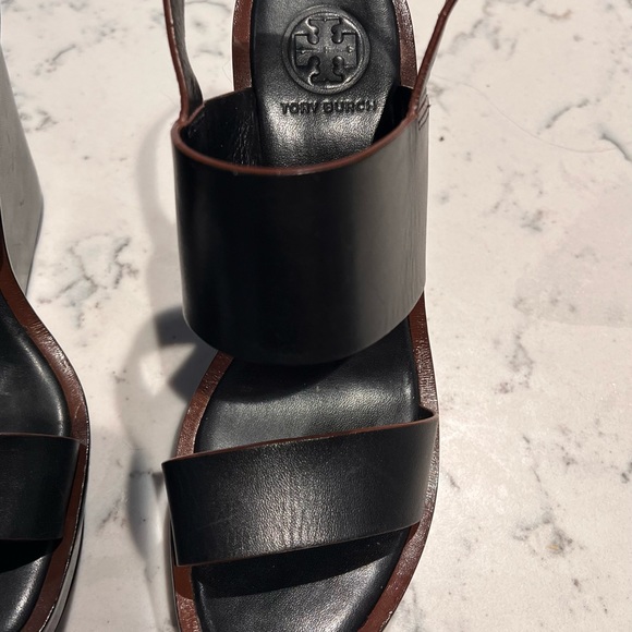Tory Burch Wedge
Sandal size 6 - Picture 6 of 8